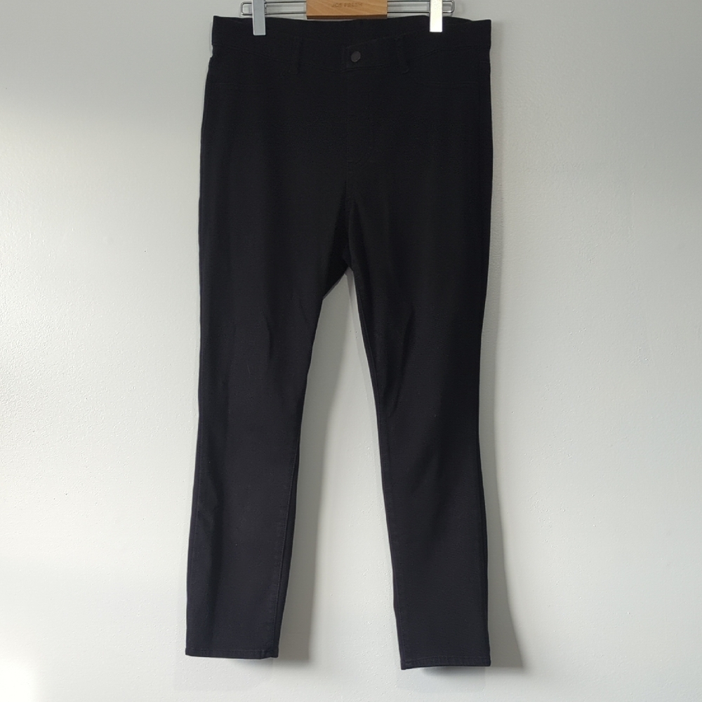Black Jeggings with Elastic Waistband and Snug Fit